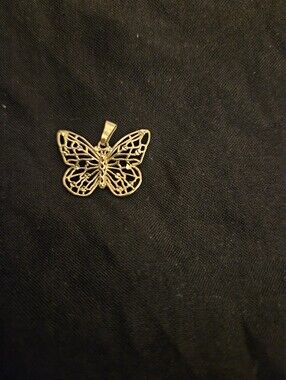 10 Carat Gold. 7grms Butterfly